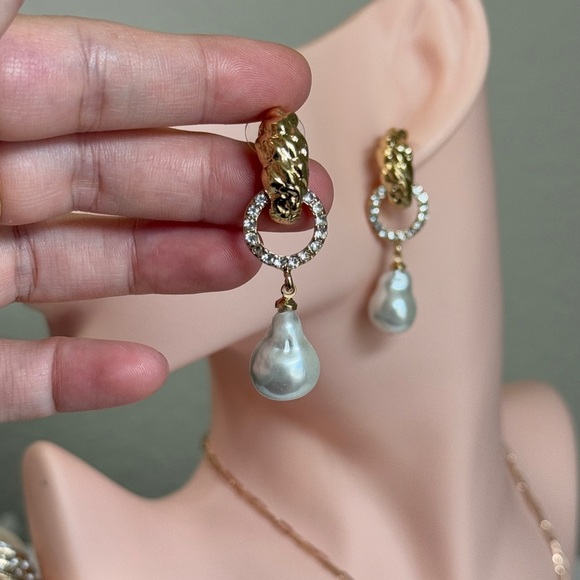 ⚜️ Elegant Gold Pearl Drop Earrings With Zirconia 💎💫 - Picture 9 of 10